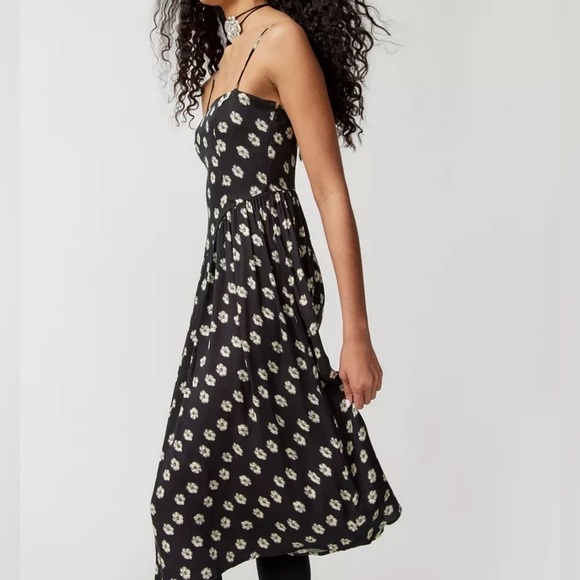 UO Sylvia Floral Print Prairie Midi Dress - Picture 2 of 5